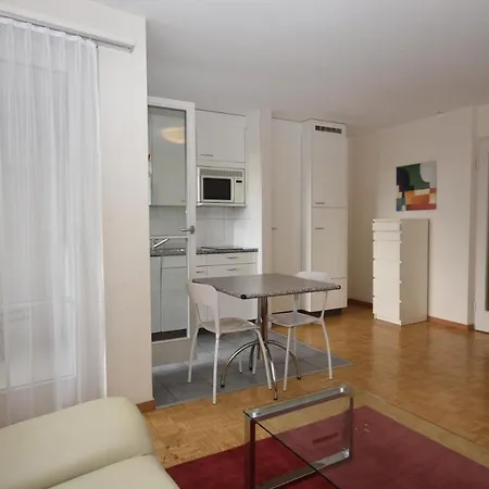 Spacious With Balcony - Vineyard 71 *