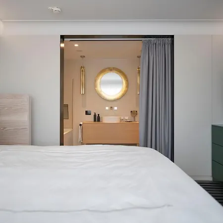 Becozy Self Check-in & Pop-up Hotel 4*