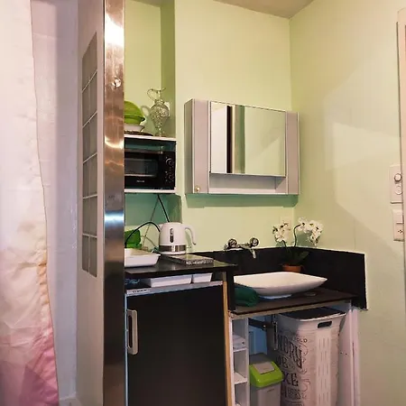 Room in Guest room - Mini-Apartement in Zurich *