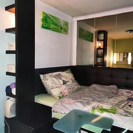 Room in Guest room - Mini-Apartement in Zurich Zürich
