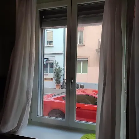 Room in Guest room - Mini-Apartement in Zurich