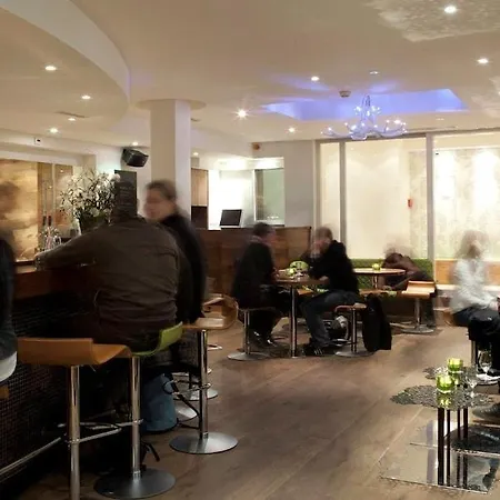 Hotel Platzhirsch - Downtown Boutique & Sushi Lounge