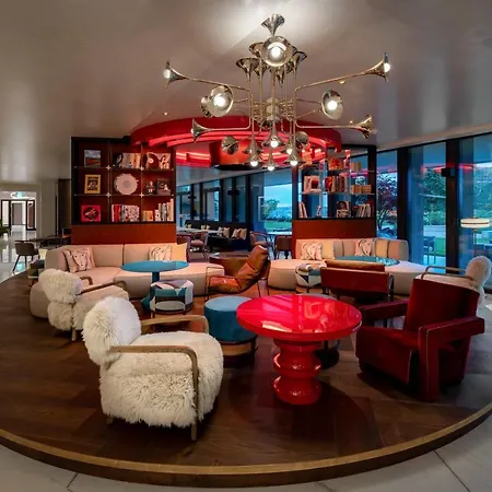 Five - Luxury Hotel
