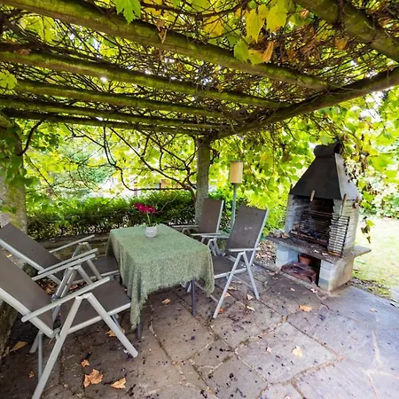 Swiss - 2 Bedroom Close To Eth Apartment