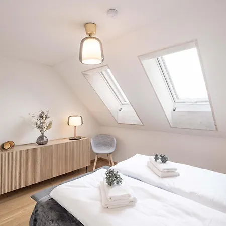 Modern 3bdr Duplex With Skyroof In Trendy West Apartment *