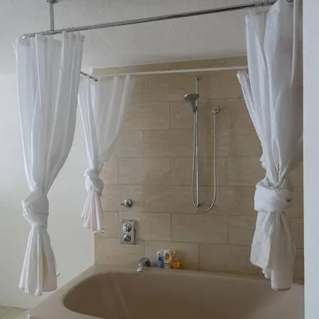 Calm House, 20 Min. From Centre & Holiday home *