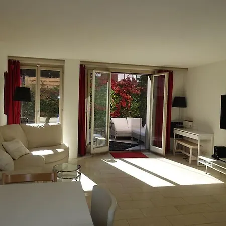 Calm House, 20 Min. From Centre & Holiday home