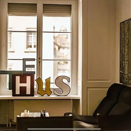 Bright Designer Flat In The Heart Of Apartment *