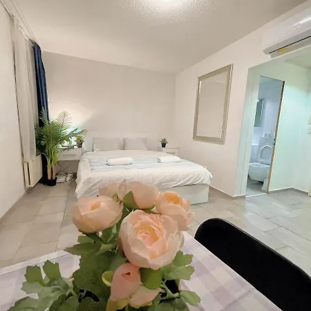 Budget En-suite Center Self Check In, Next To Hb Pocketwifi *