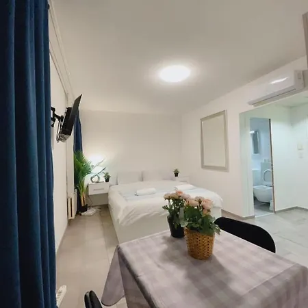 Budget En-suite Center Self Check In, Next To Hb Pocketwifi Apartment