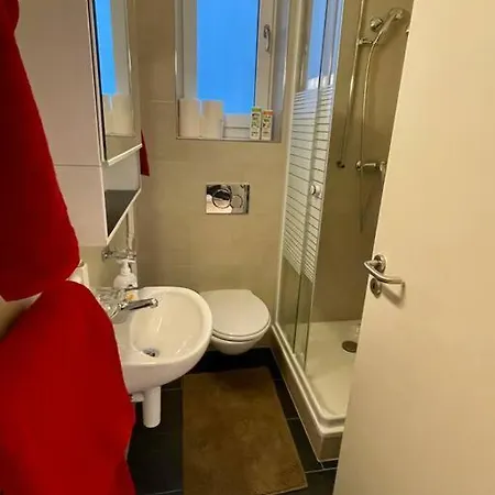 Apartment Gemuetliche An Bester Lage Im Kreis 4 Zurich