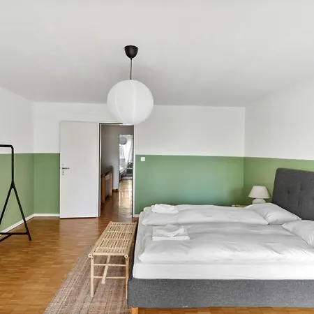 Cozy Close To The Center Of Forch Apartment