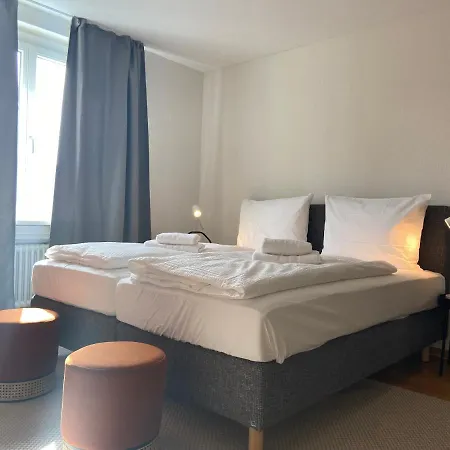Modern 3bdr Duplex With Skyroof In Trendy West Apartment *