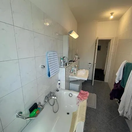 2-zimmer-wohnung Im Zentrum Bei Enge In Seenahe Apartment