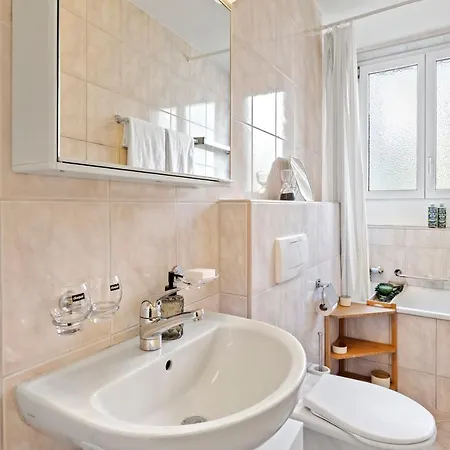 Close To & Balcony 1 Bdr Wollishofen Self Check In Apartment