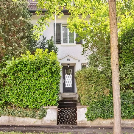 Centrally Located House With Garden Holiday home *