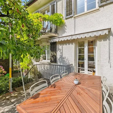 Centrally Located House With Garden Holiday home *