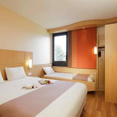 Ibis West Hotel 3*