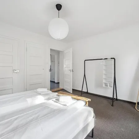 Apartment Comfortable In Oerlikon 20 Minutes Away From Airport Zürich