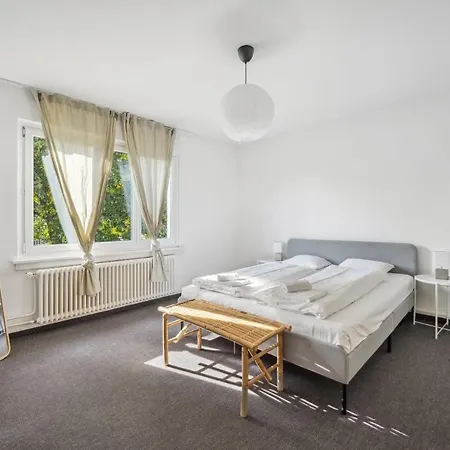 Apartment Comfortable In Oerlikon 20 Minutes Away From Airport Zürich
