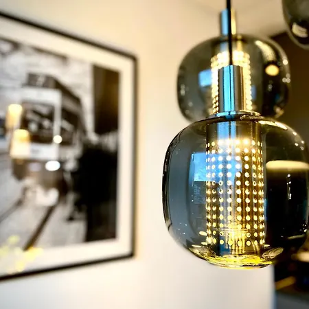 Glad Spot: - - Design - Netflix Apartment