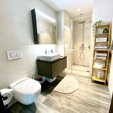 Glad Spot: - - Design - Netflix Apartment *