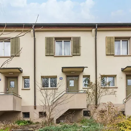 Suburban Bliss: Charming 2-story Terrace House Apartment *