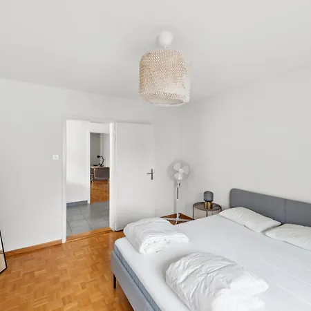 Charming 1 Bedroom Apartment *
