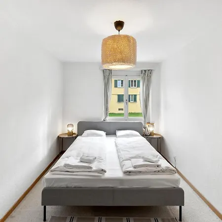 Cozy 2 Bedroom In Zurich