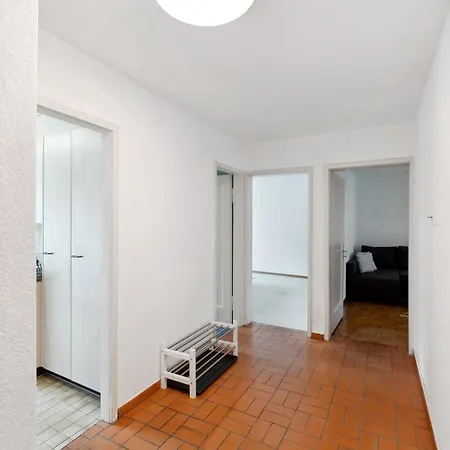 Cozy 2 Bedroom In Apartment
