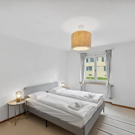 Cozy 2 Bedroom In Apartment Zurich