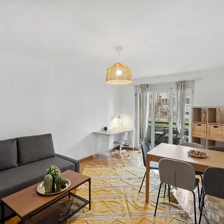 Cozy 2 Bedroom In Apartment