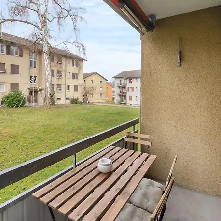Cozy 2 Bedroom In * Zurich
