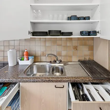 Cozy 2 Bedroom In Zurich