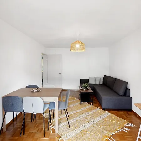 Cozy 2 Bedroom In *