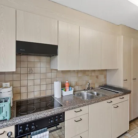 Cozy 2 Bedroom In Apartment *