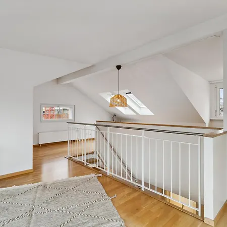 Practical 17'away From The Center Apartment