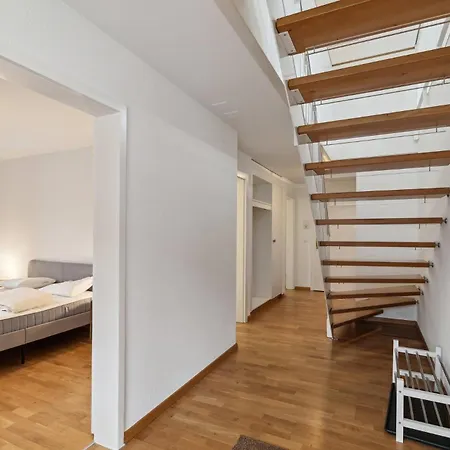 Practical 17'away From The Center Apartment *