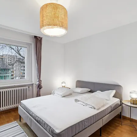 Practical 17'away From The Center Apartment *