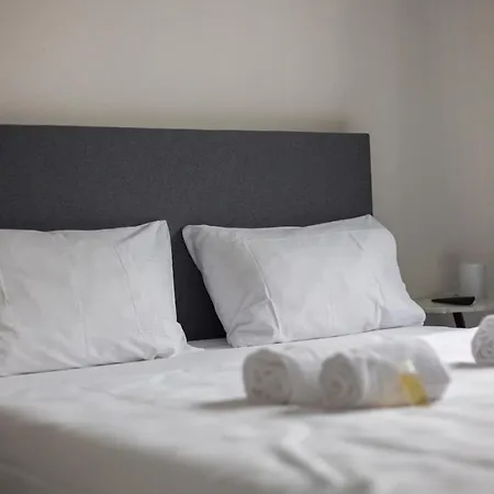 Apartment Downtown Deluxe With Queen Bed Be-55 *