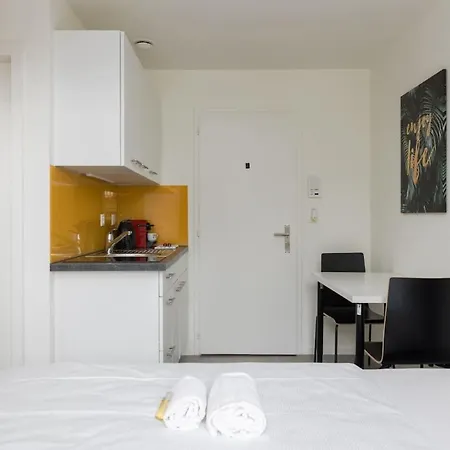 Apartment Downtown Deluxe With Queen Bed Be-55