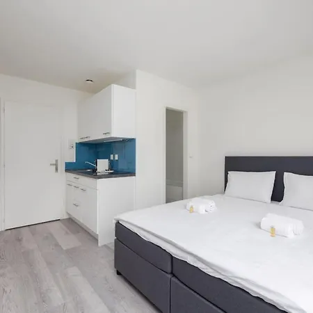 Apartment Urban Oasis With Queen Bed And View Be-24