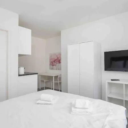 Urban Oasis With Queen Bed And View Be-33 * Zurich