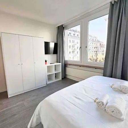 Apartment Downtown Deluxe With Queen Bed Be-25 *