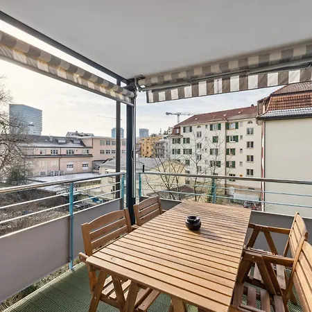 Apartment Comfortable In Oerlikon 20 Minutes Away From Airport Zürich