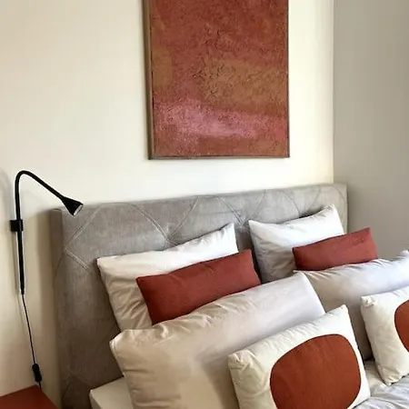 Premium Penthouse - Ac, Laundry, Balcony, Parking Zurich