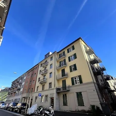 Premium Penthouse - Ac, Laundry, Balcony, Parking * Zurich