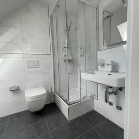 Apartment Premium Penthouse - Ac, Laundry, Balcony, Parking *