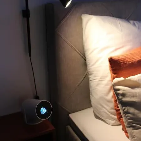 Premium Penthouse - Ac, Laundry, Balcony, Parking Apartment