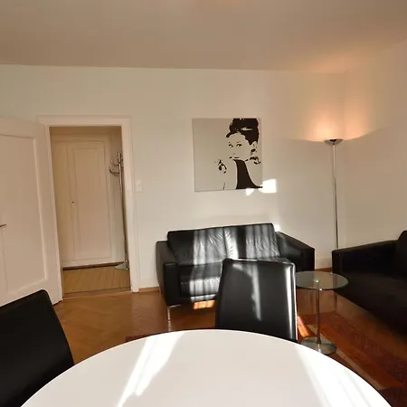 Cosy 2-bedroom Near - Stardust 31 Apartment